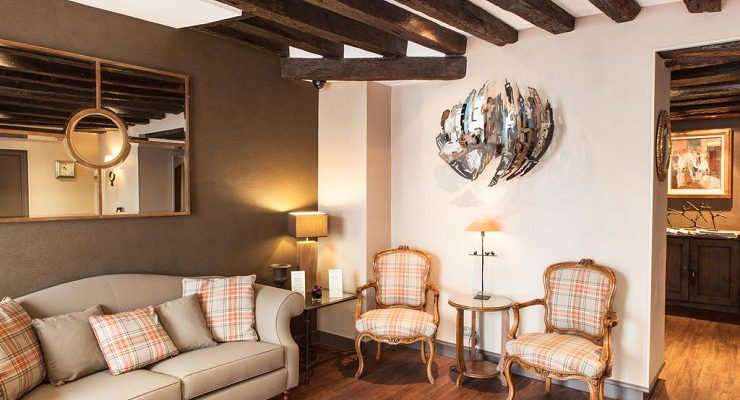The lounge at La Residence du Berry, Versailles, France
