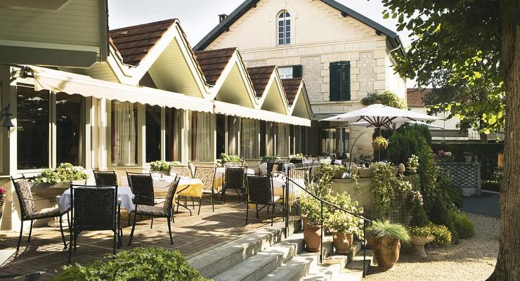 Drinks on the terrace at Le Relais d'Aumale, Chantilly, near Paris, France