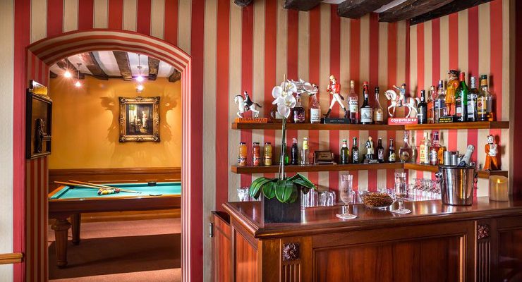 The bar at La Residence du Berry, Versailles, France