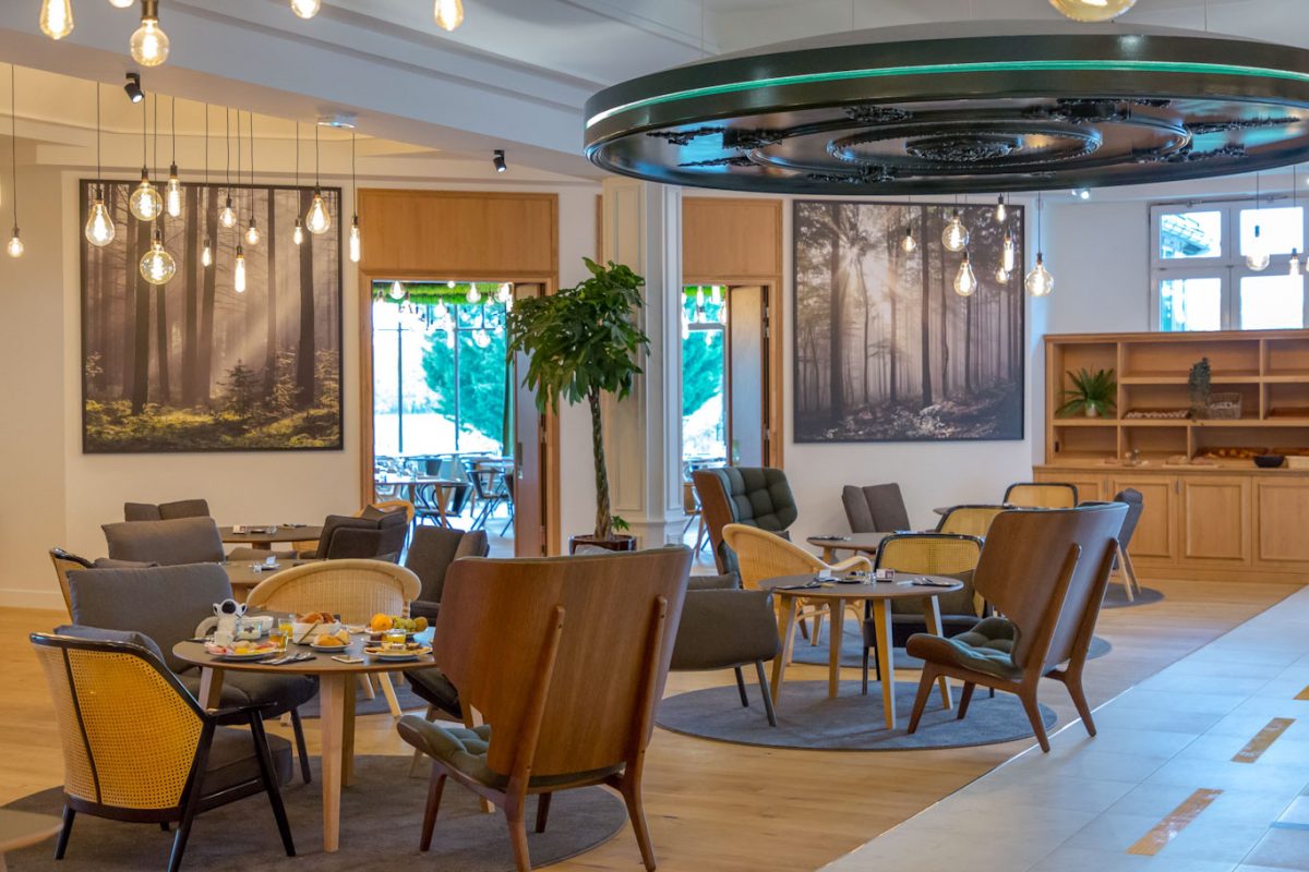 Casual dining at the Mercure Hotel, Chantilly, Paris, France