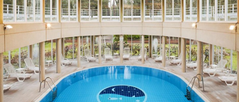 Overview of the indoor pool at Holiday Inn, Le Touquet, Northern France