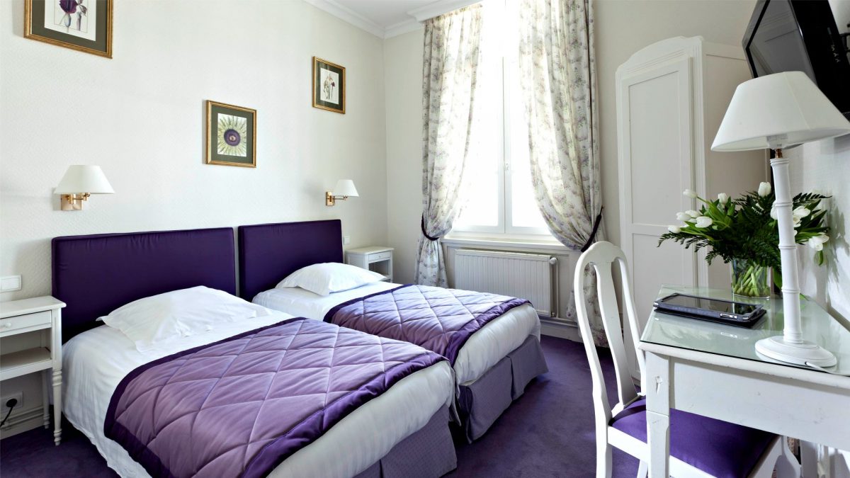 A twin bedroom at Hotel l’Univers, Arras, Northern France