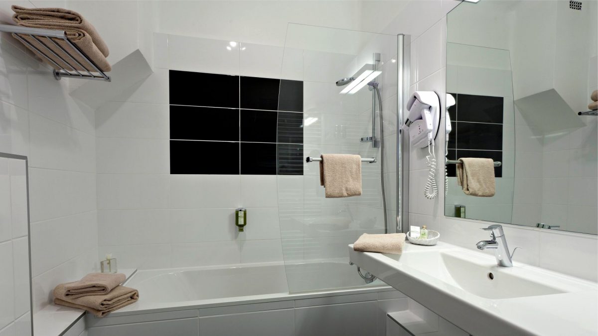 A bathroom at Hotel l’Univers, Arras, Northern France