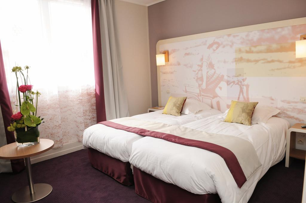 Relax in a twin room at the Red Fox, Le Touquet, Northern France