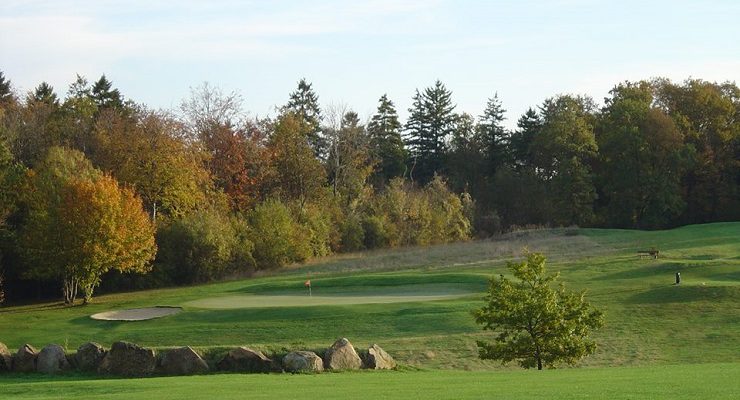 Difficult approach shot at Champagne Golf Club in France