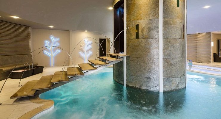 The spa pool at Chateau d'Augerville, France