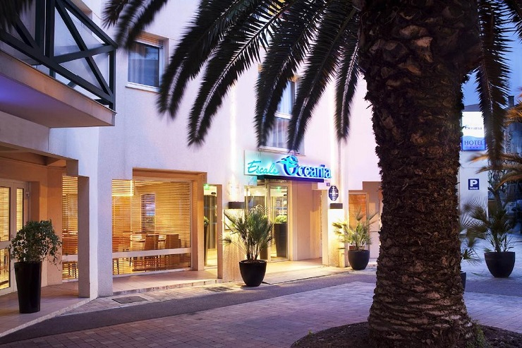 Welcome to the Escale Oceania Hotel in Biarritz, south west France