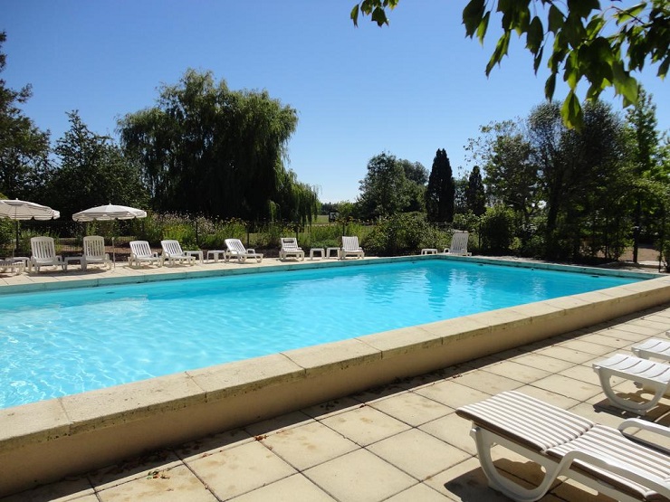 The swimming pool at Golf Hotel du Gouverneur, near Lyon, France
