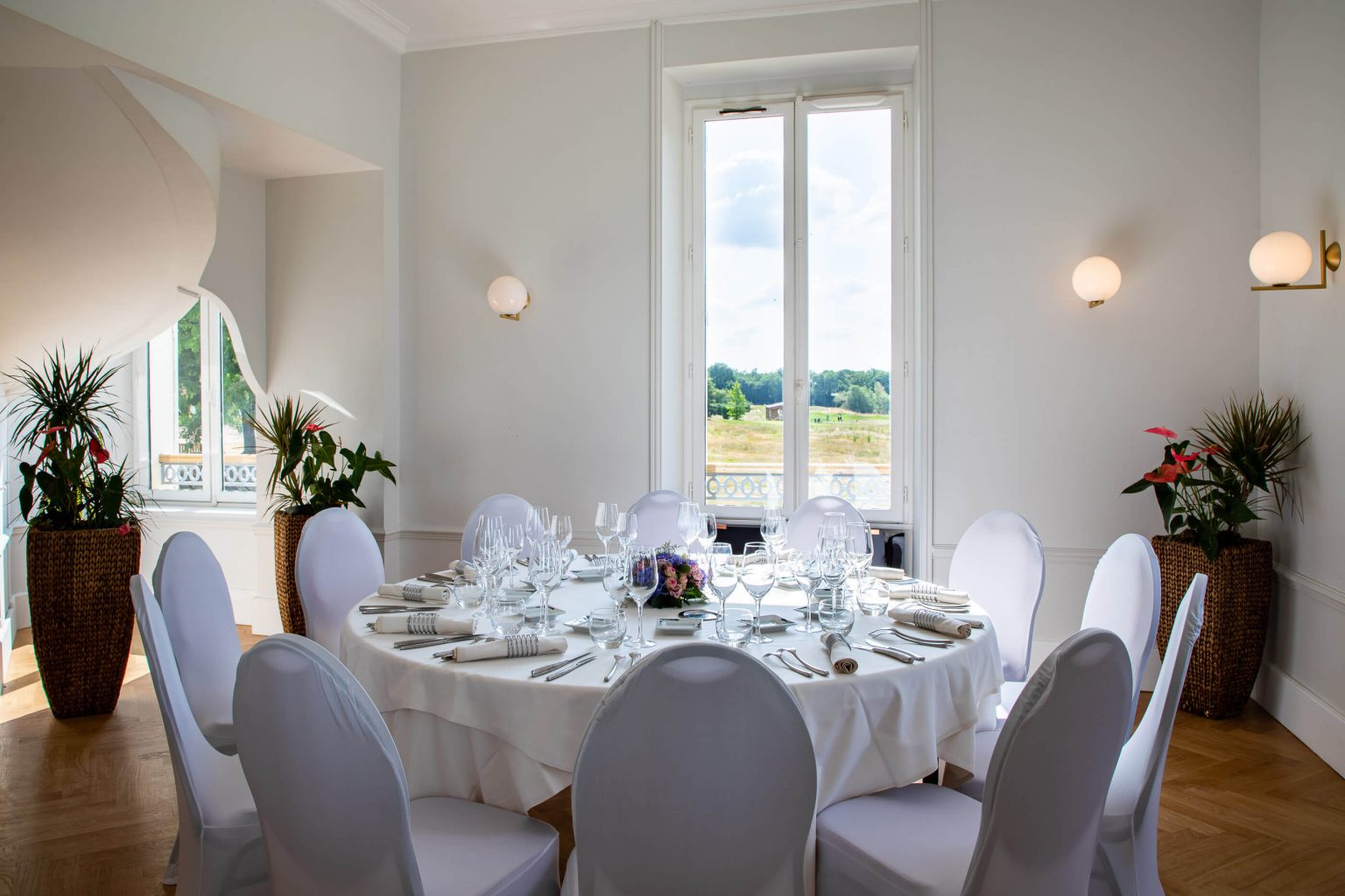 A wedding at Domaine de Roncemay, Burgundy, France. Golf Planet Holidays