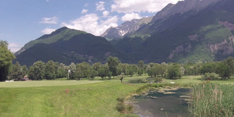 Play golf in the foothills of the Alps at Giez d'Annecy, France