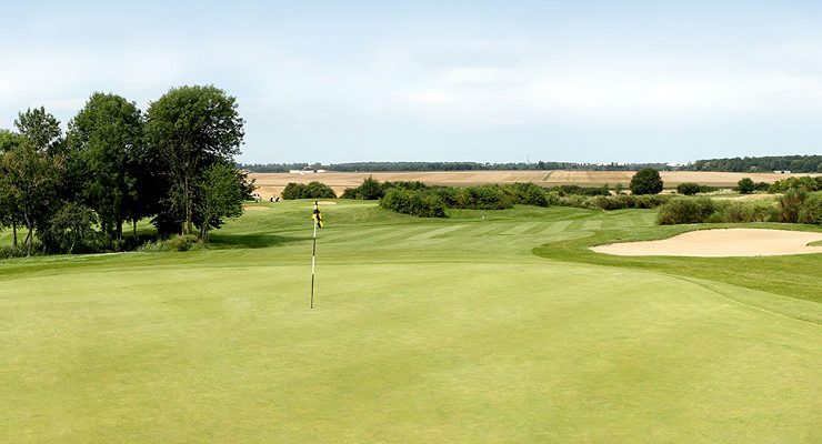 Play and stay at Golf National Golf Club, close to Paris. Ryder Cup and Olympic venue.