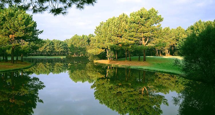 Over the water at Lacanau Golf Club, near Bordeaux, France