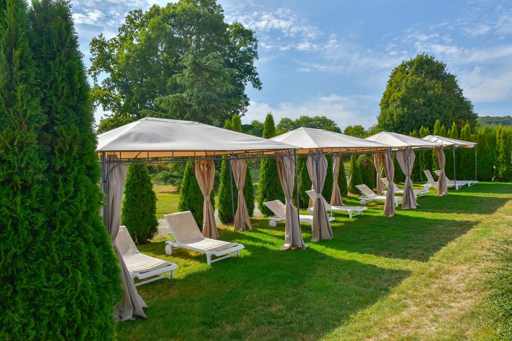 Garden daybeds at Château de Chailly with white canopy