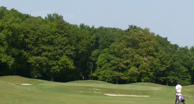 Approaching the green at Bauge Pontigne Golf Club, near Angers, Loire, France