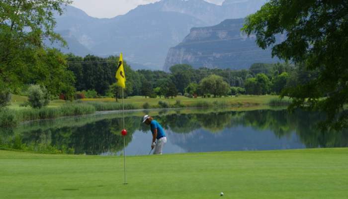 A chip onto the green at Grenoble Charmeil Golf Club, France.