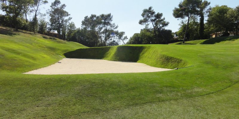 Difficult bunkers at Barbaroux Golf Club in Provence, France. Golf Planet Holidays.