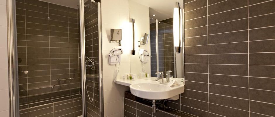A bathroom at Najeti Golf Hotel de Valescure, Saint Raphael, South of France. Golf Planet Holidays.