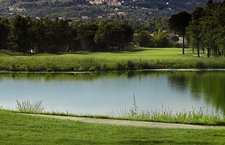 Le Château course at Terre Blanche playing over water