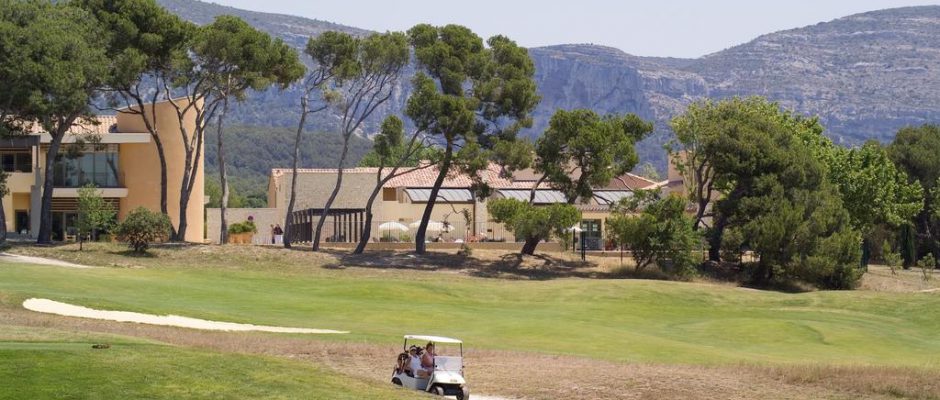 Buggies at Saumane Golf Club, Fontaine de Vaucluse. Provence. Golf Planet Holidays.