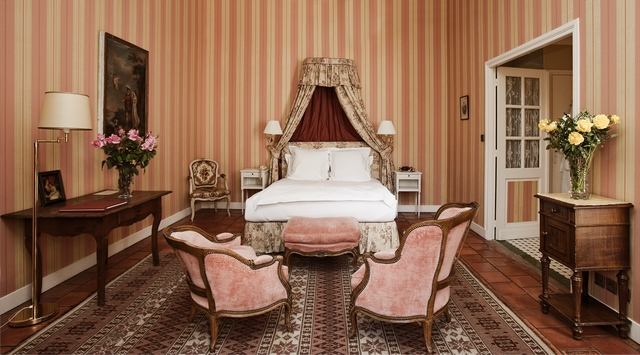 A luxury room at Chateau des Vigiers, Dordogne, France. Golf Planet Holidays.