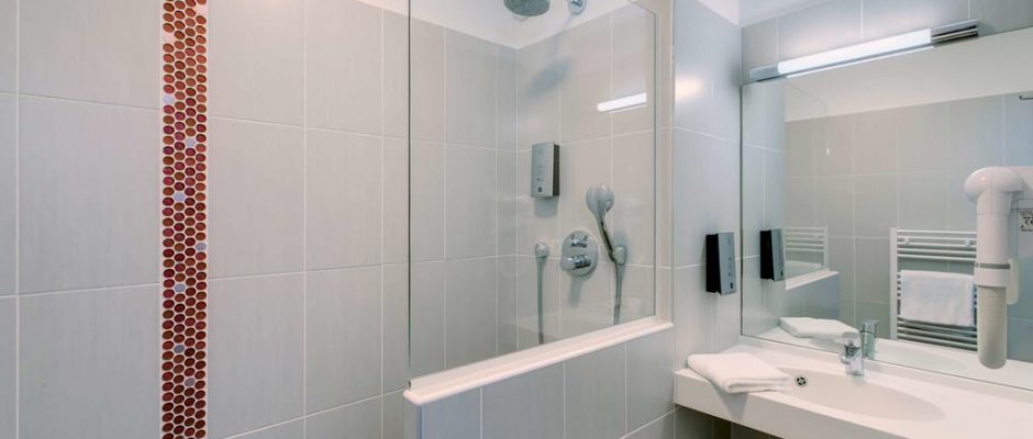 A bathroom at Domaine des Ormes, near St Malo, Brittany, France. Golf Planet Holidays.