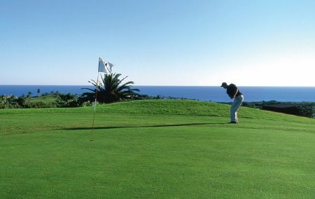 Gentle push on to the green at Amarilla Golf Course, Tenerife