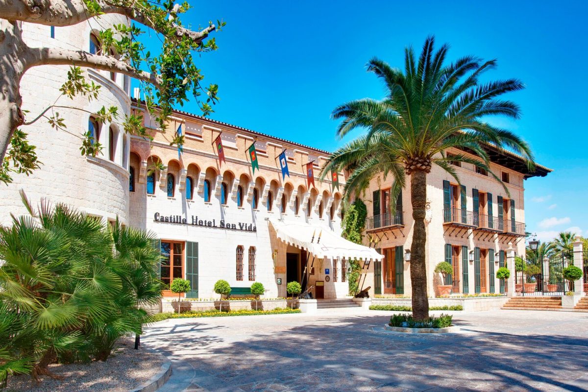 The entrance to the Castillo Hotel Son Vida, Mallorca