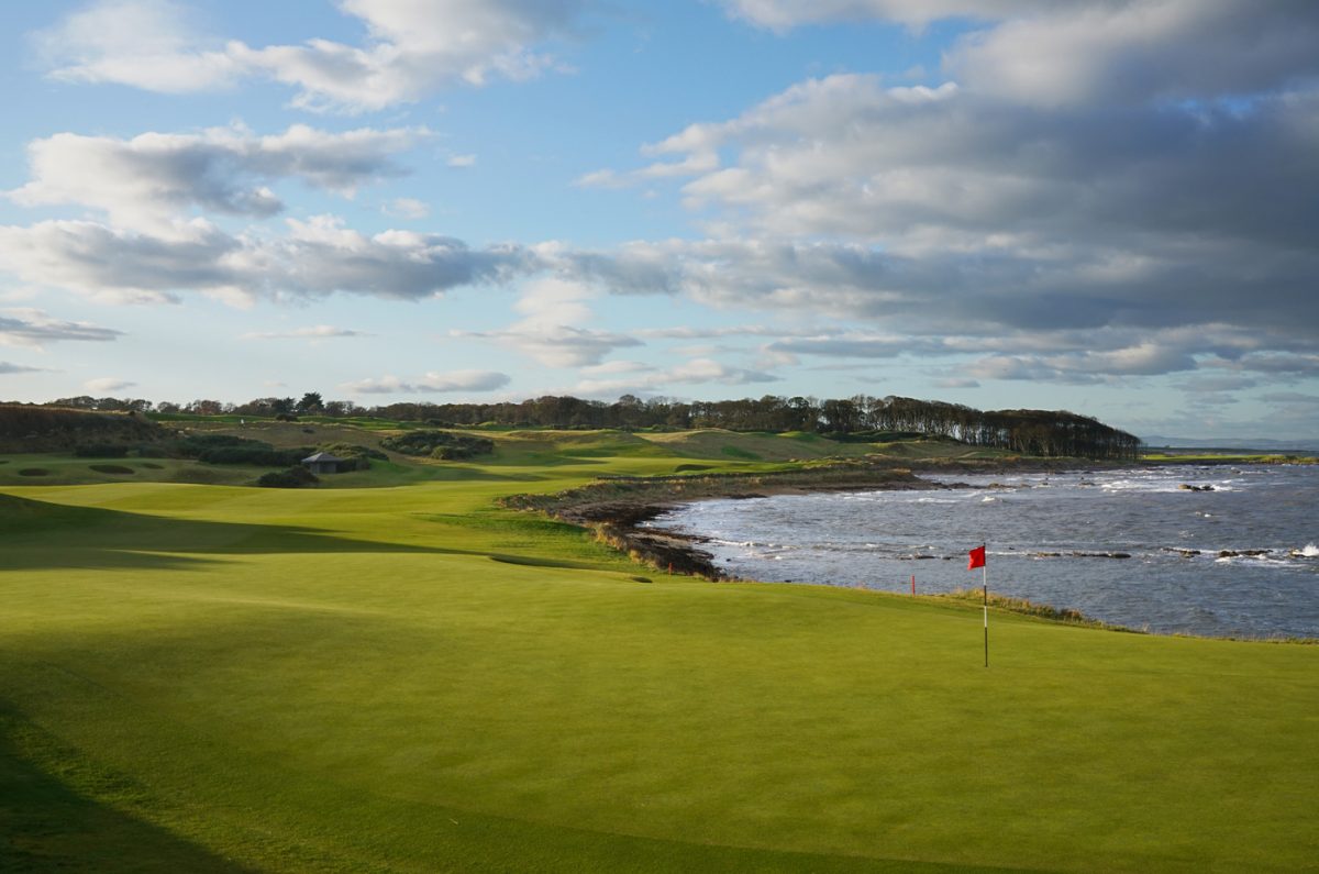 The 12th green at Kingsbarns Golf Links, St Andrews, Scotland. Golf Planet Holidays