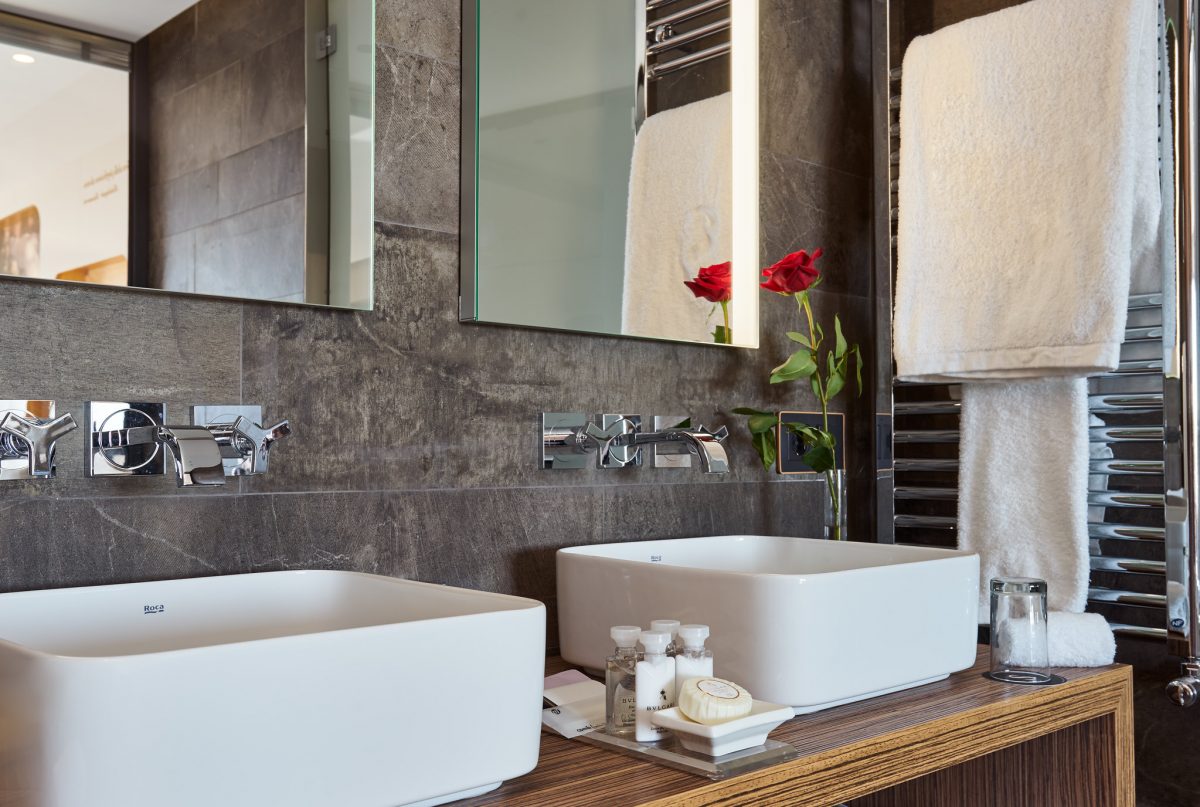 The bathrooms are well equipped at Pure Salt Port Adriano Hotel Calvia