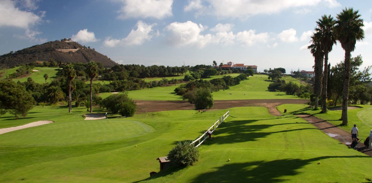 Playing towards the clubhouse at Real Las Palmas Golf Club