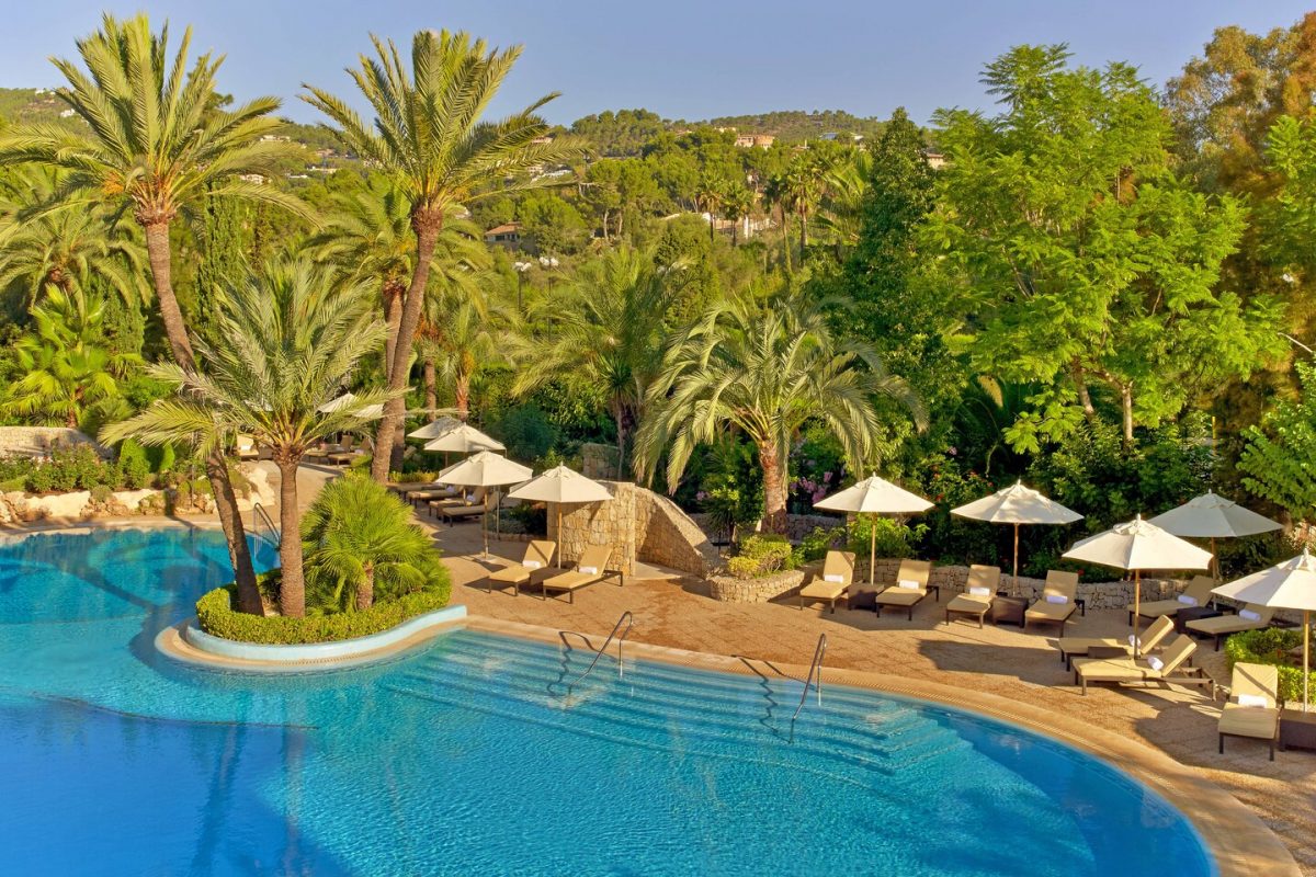 The outdoor swimming pool at the Sheraton Mallorca Arabella Golf Hotel
