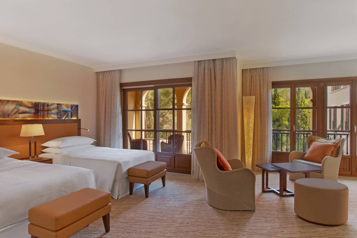 A twin bedroom at the Sheraton Mallorca Arabella Golf Hotel