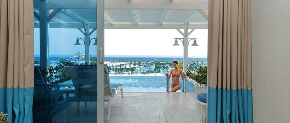 A private infinity pool outside your bedroom at the Sueno Hotel Deluxe, Belek
