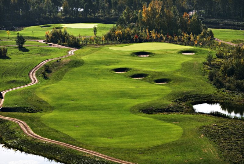 The 11th hole at The V Club, Vilnius, Lithuania. Golf Planet Holidays