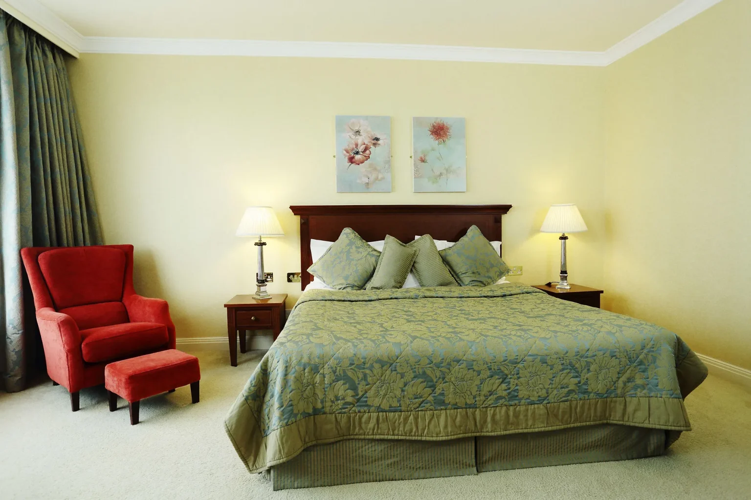 A double guest bedroom at The Ardilaun Hotel, Galway