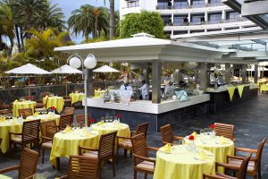 Outdoor dining in style at Seaside Palm Beach Hotel, Meloneras, Gran Canaria. Golf Planet Holidays