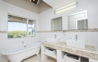 Bathroom at Cape St Francis Resort, South Africa. Golf Planet Holidays