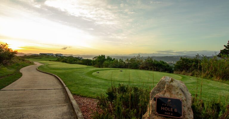 The sixth tee at Pezula Golf Club, Knysna, Garden Route, South Africa. Golf Planet Holidays.