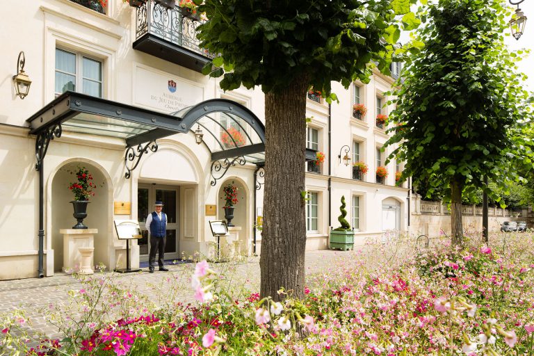 Welcome to Auberge du Jeu de Paume, around Paris, France