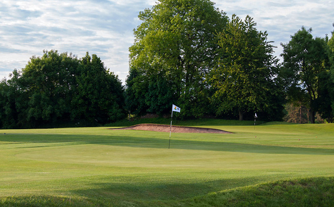 The 15th green at Broadway Golf Club, Cotswolds, England