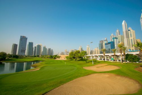 Left into the water or right into the bunkers on the Faldo course, Emirates Golf Club, Dubai