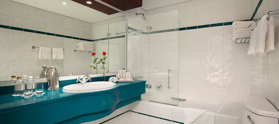 Bathroom at The Commodore Hotel, Cape Town, South Africa. Golf Planet Holidays.