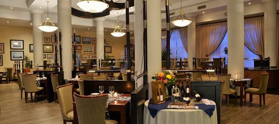 The elegant dining room in The Commodore Hotel, Cape Town, South Africa. Golf Planet Holidays.