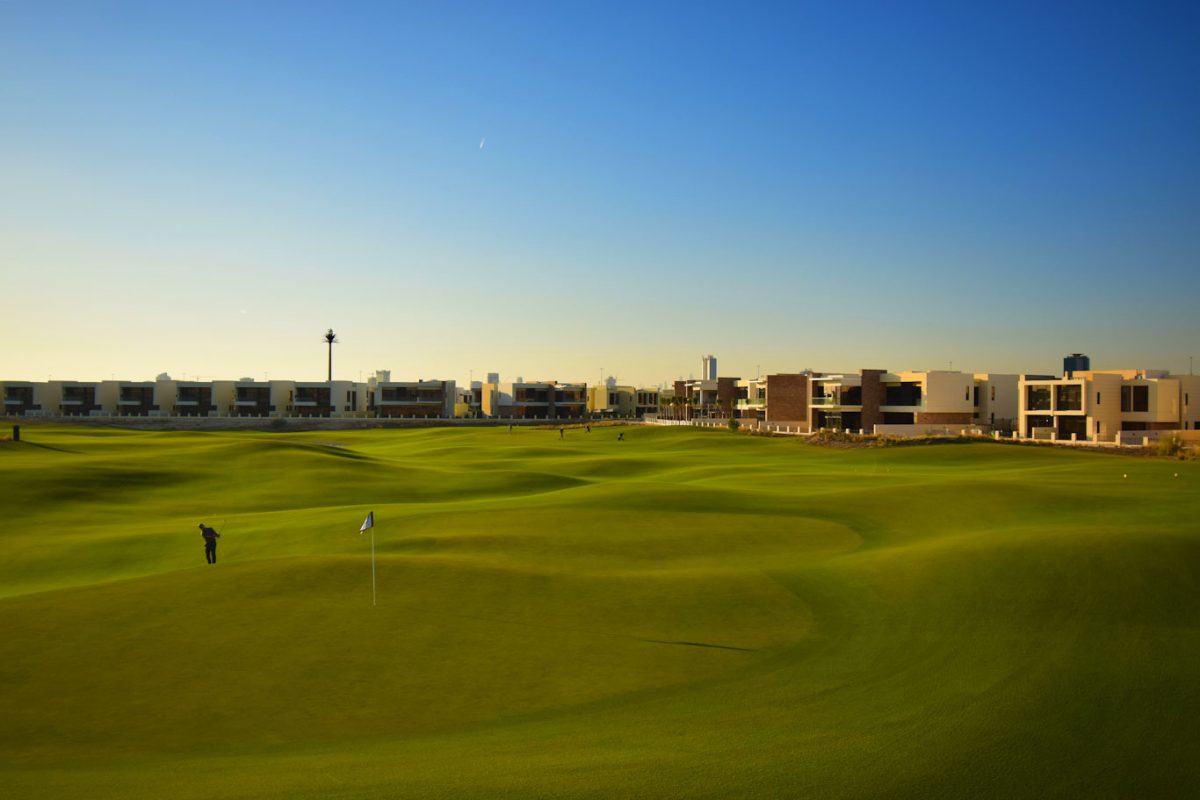 Chip shot onto the green at Trump International Golf Club, Dubai