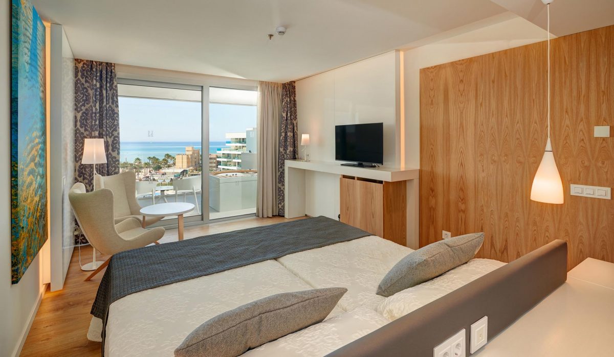 Bedroom with terrace at Hipotels Playa de Palma Palace, Palma