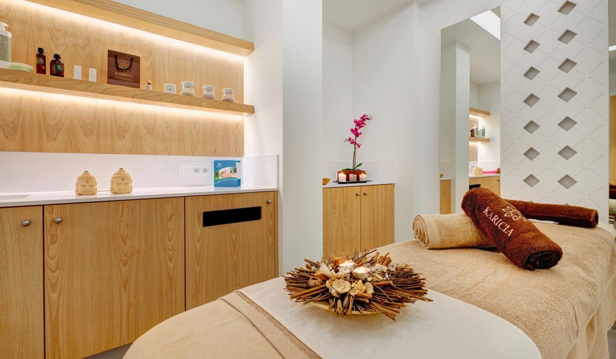 A tranquil spa room at Hipotels Playa de Palma Palace hotel Palma