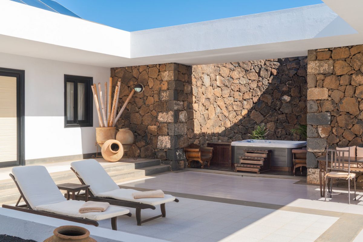 Terrace with outdoor bath at Villa Vik Lanzarote