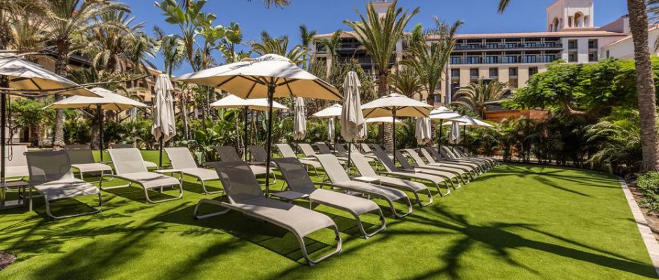 Relax on the sunloungers at Lopesan Costa Meloneras, Gran Canaria, Canary Islands