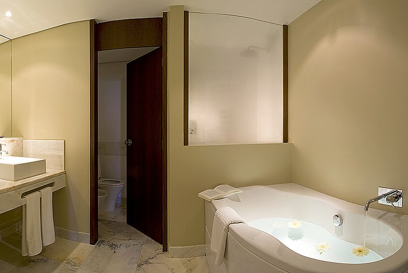 Large bathroom at Pestana Casino Park hotel Funchal