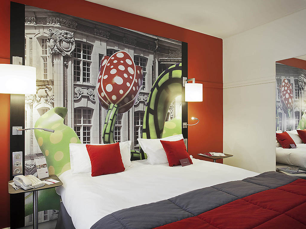 Dramatic bedrooms at the Mercure Lille Centre Grand Place, Northern France